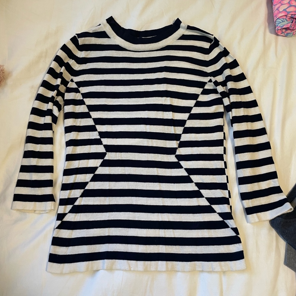 Navy & white light-weight sweater - Size S
